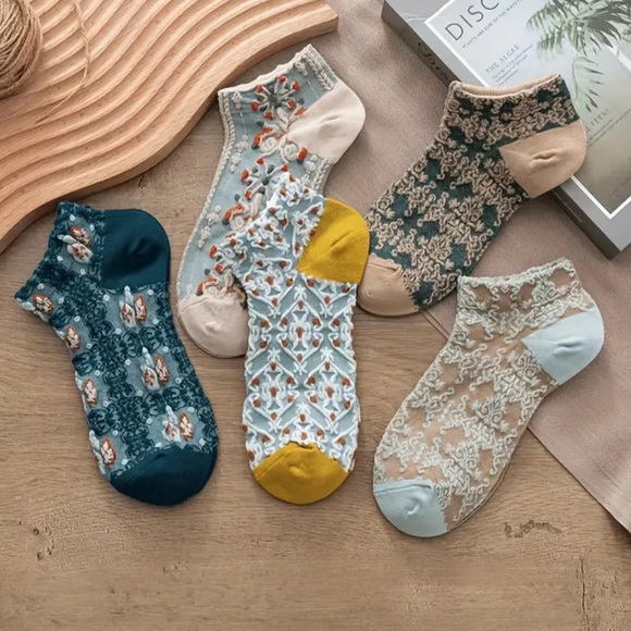 NWT 5 Pair Cottagecore Aesthetic Embroidered 3d Floral Ankle Socks - Picture 1 of 7